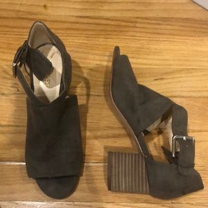Nine West size 7 open toe shoes